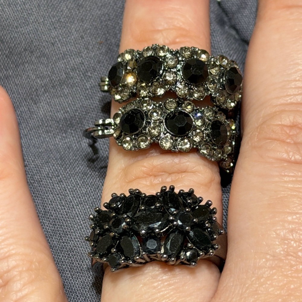 Elegant Black and Silver Women's Ring and Earrings Set ya